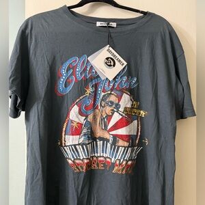 Daydreamer Elton John Women’s Graphic Tee size L